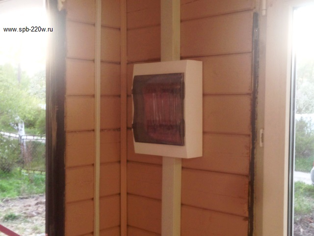 разводка электрики в деревянном доме из бруса